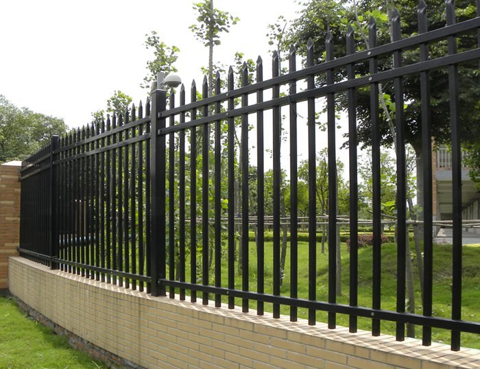 Steel Picket Fence thumbnail 4